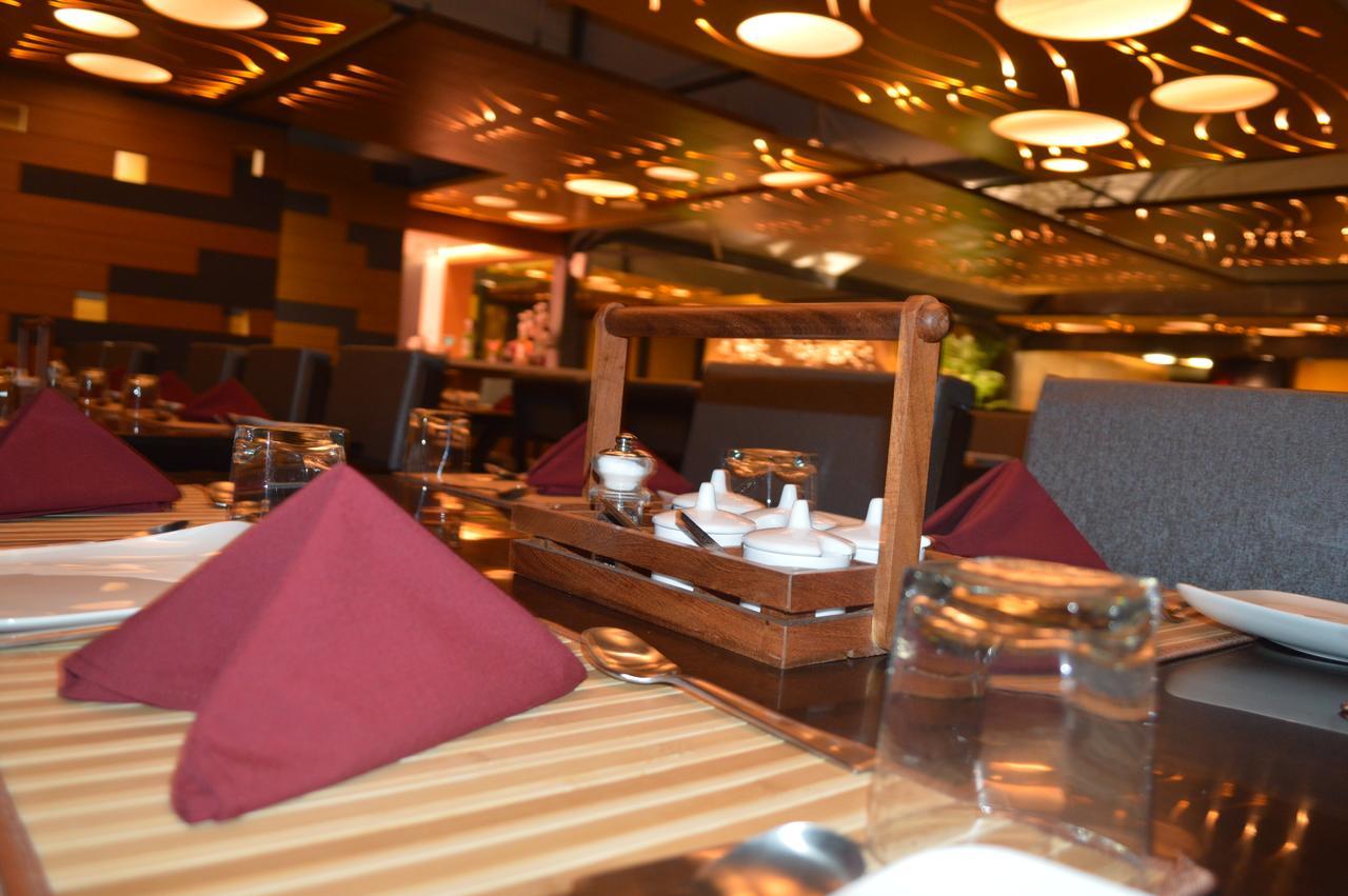 7 Wonders Hotel Gandhinagar Exterior photo